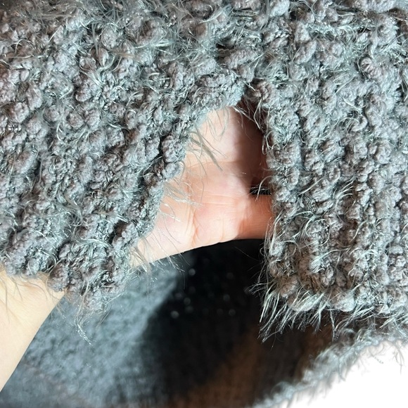 POL Oversized Turtleneck Teddy Knit Sweater, Large - Picture 4 of 8